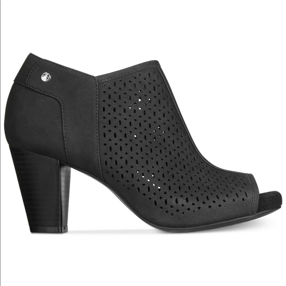 Shoes - Picture 3 of 7